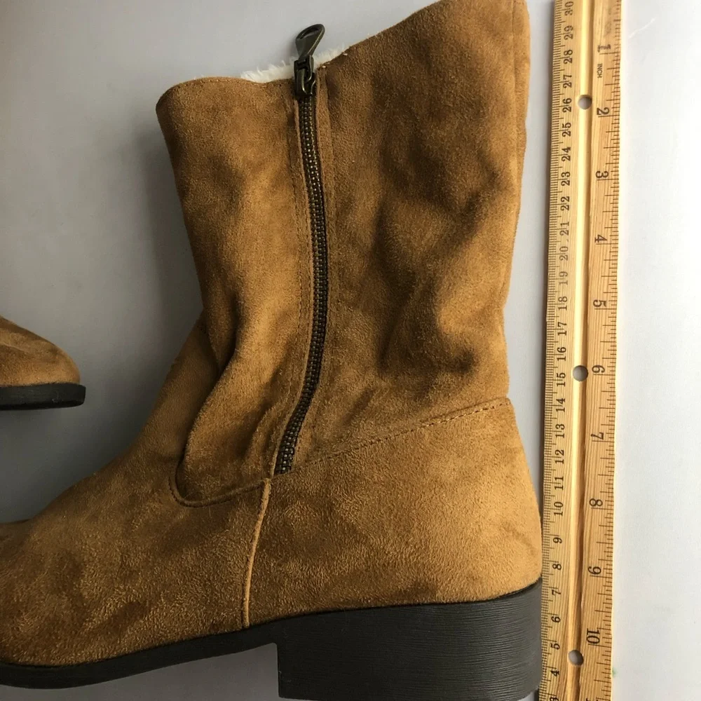 Maurices Faux fur ankle boots Fold Over Women’s size 11 Tan Side Zipper‎ EUC